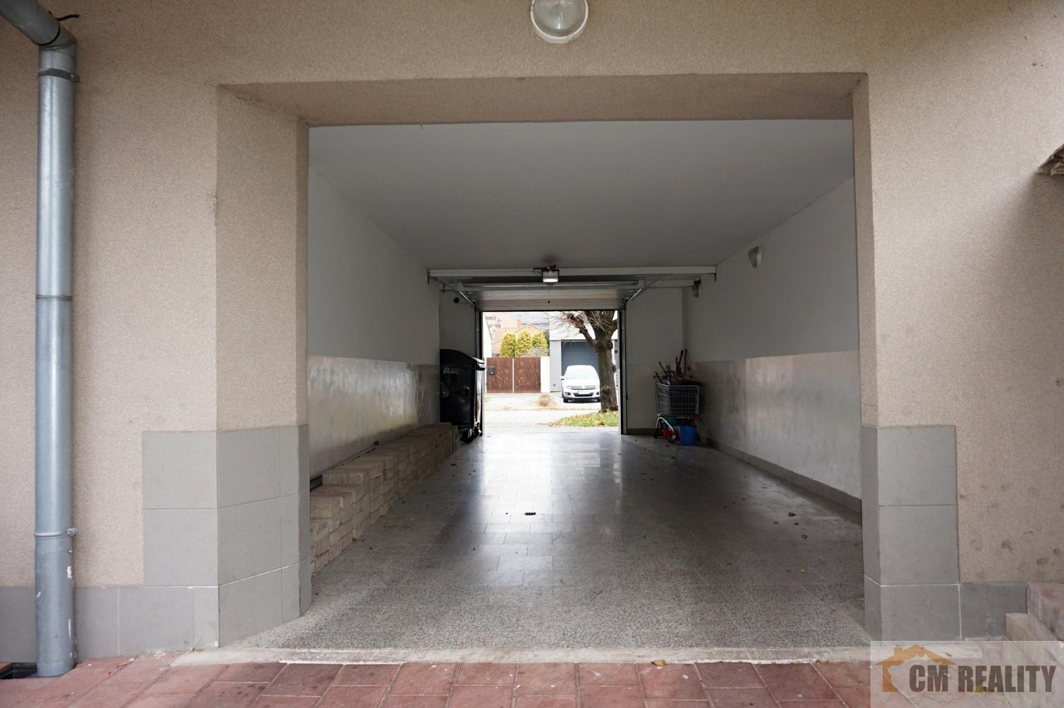 Prostějov, Trávnická, parkovací stání v uzavřeném dvoře. – fotografie 4