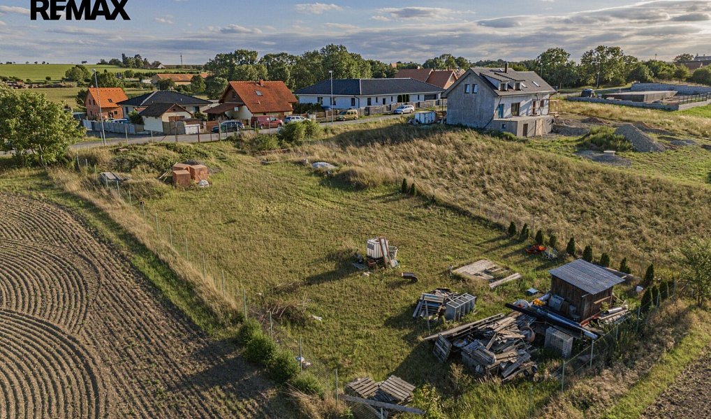 Prodej stavebního pozemku 1 295 m², Vykáň – náhled fotky 8