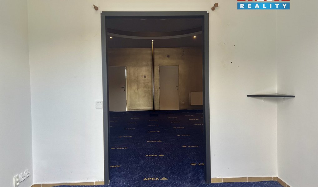 Pronájem obchodních prostor 160 m², Hora Svatého Šebestiána – náhled fotky 12