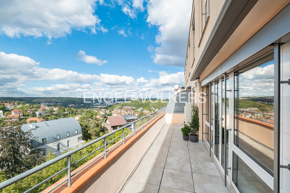 Pronájem bytu 4+kk 131 m² – fotografie 2