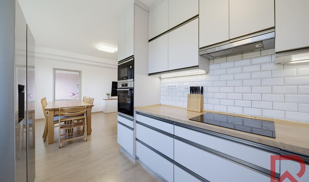 Prodej bytu 3+kk 94 m², Ostrov – náhled fotky 16