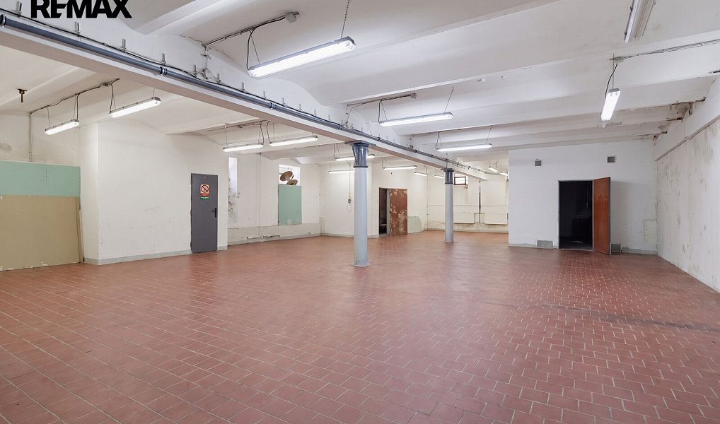 Prodej výrobních prostor 2 350 m², Aš – náhled fotky 12