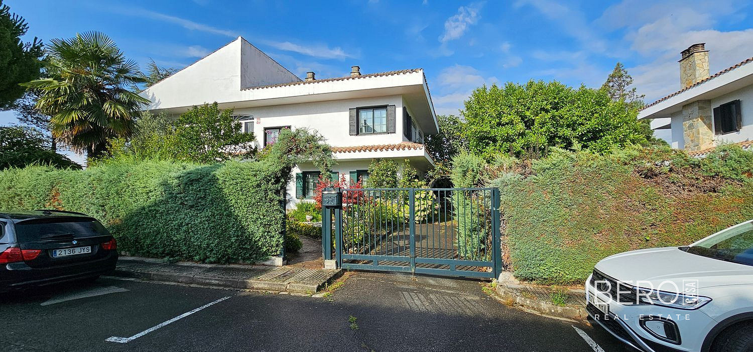 Prodej domu 250 m² s pozemkem 700 m² — photo 2