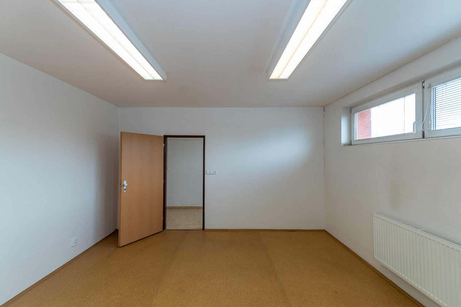 Pronájem kanceláře 200 m² — photo 4