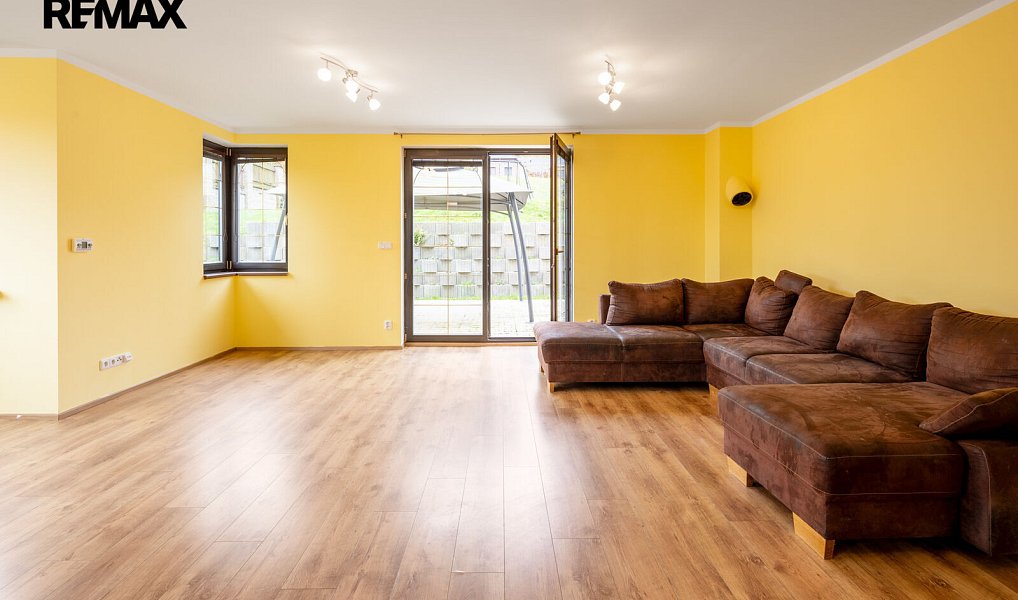 Prodej domu 205 m² s pozemkem 946 m², Jenišov – náhled fotky 3