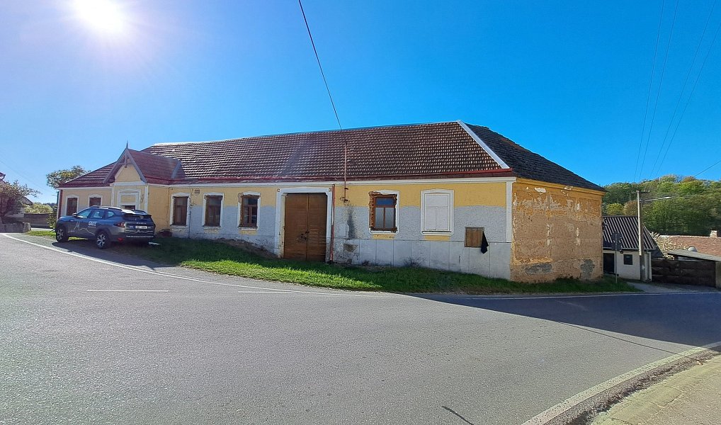 Prodej domu 935 m² s pozemkem 1 413 m², Budeč – náhled fotky 2
