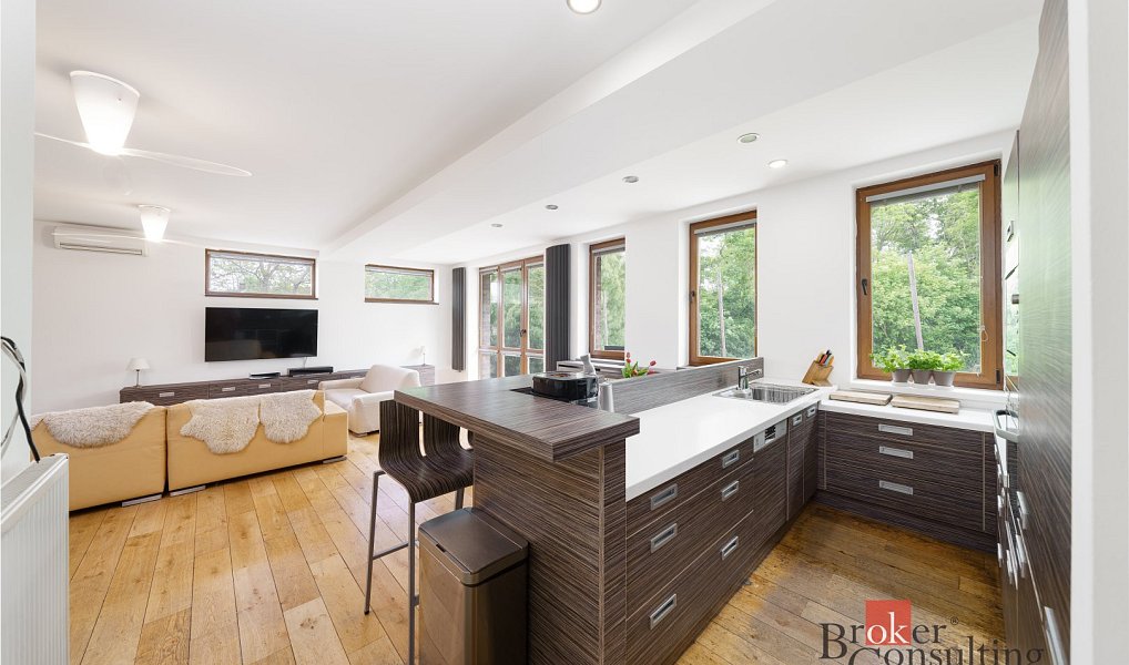 Prodej domu 256 m² s pozemkem 844 m², Jesenice – náhled fotky 12