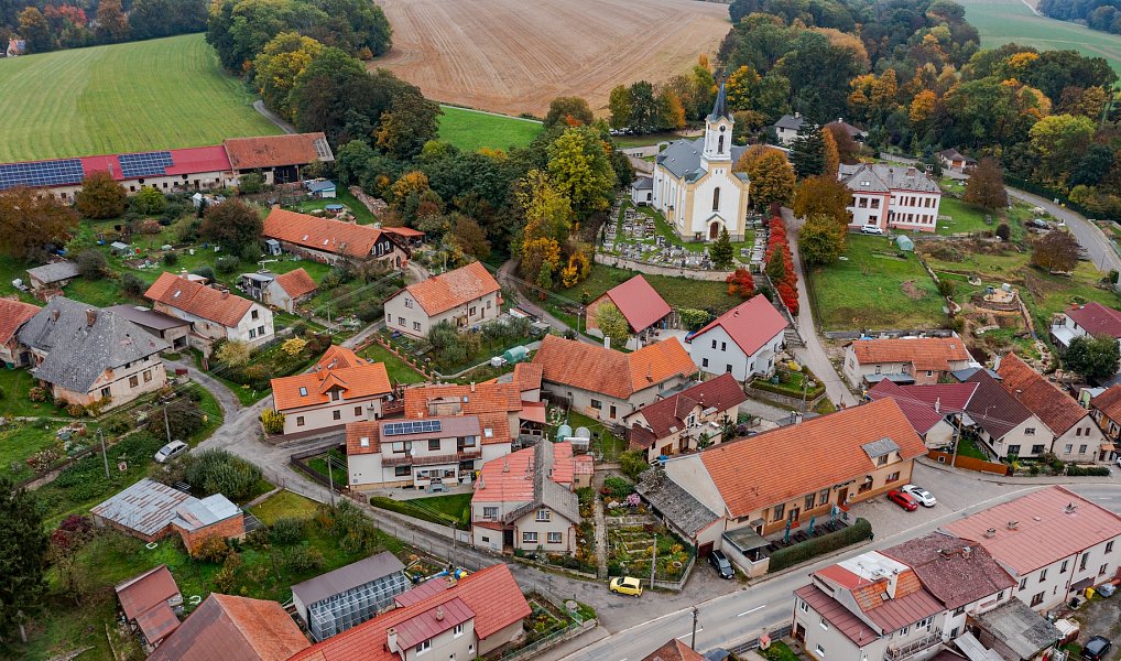 Prodej domu 200 m² s pozemkem 375 m², Skořenice – náhled fotky 2