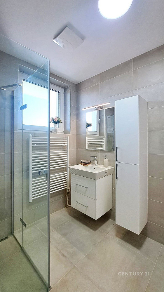Pronájem bytu 2+kk 63 m² — photo 3