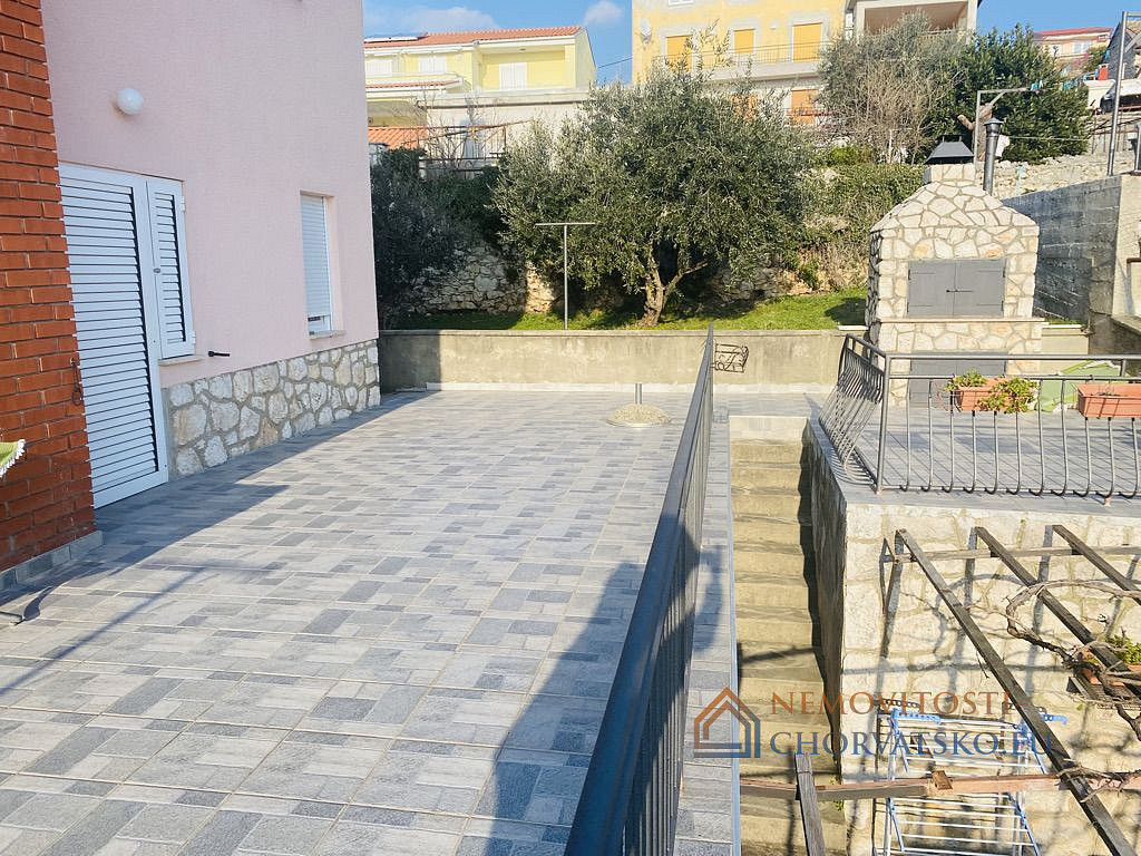 Prodej domu 250 m² s pozemkem 460 m² - Ansicht 2