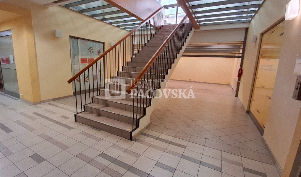 Pronájem obchodních prostor 688 m², Ústí nad Labem – náhled fotky 4