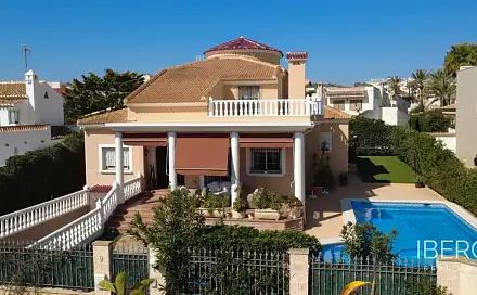 Prodej domu 440 m² s pozemkem 800 m², Torrevieja, Španělsko