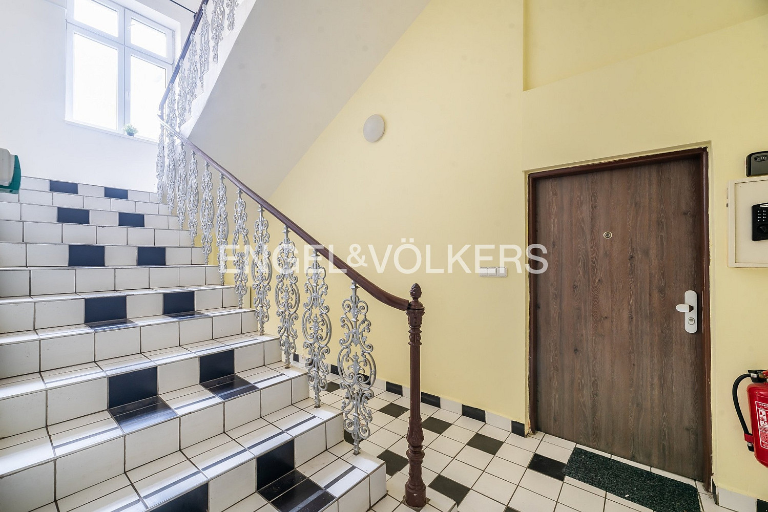 Pronájem komerčního objektu (jiného typu) 93 m² – fotografie 2