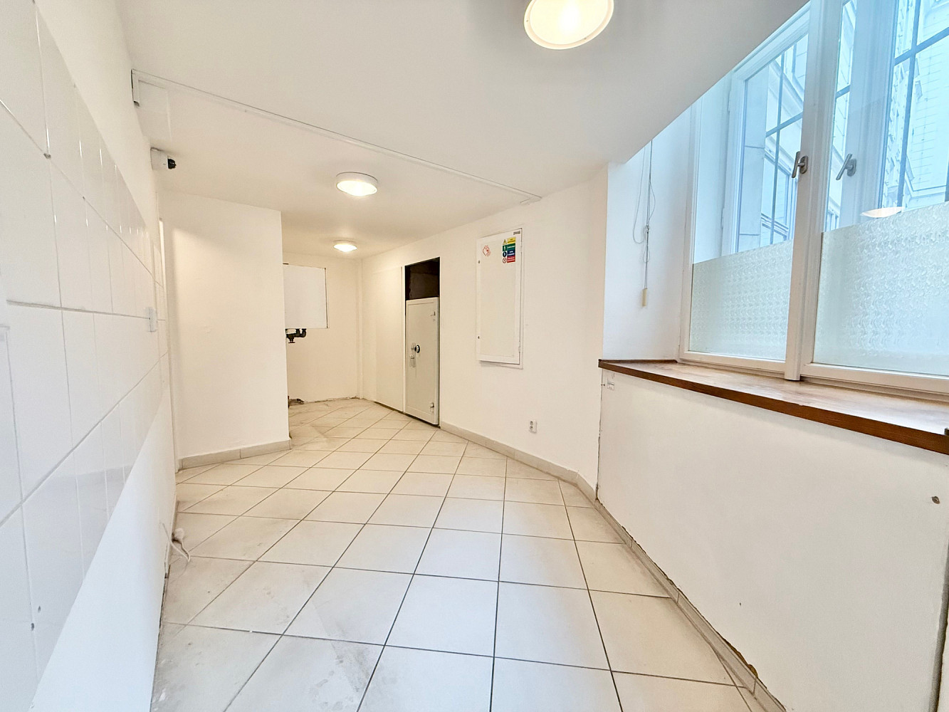 Pronájem obchodních prostor 120 m² – fotografie 2