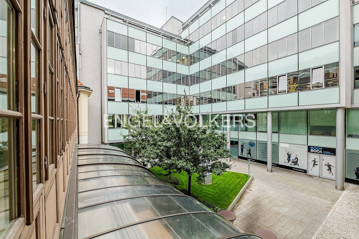 Pronájem kanceláře 300 m² – fotografie 4