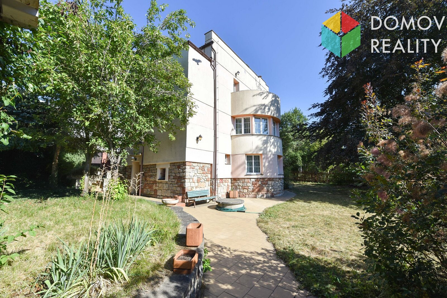 Prodej domu 220 m² s pozemkem 831 m² – fotografie 2