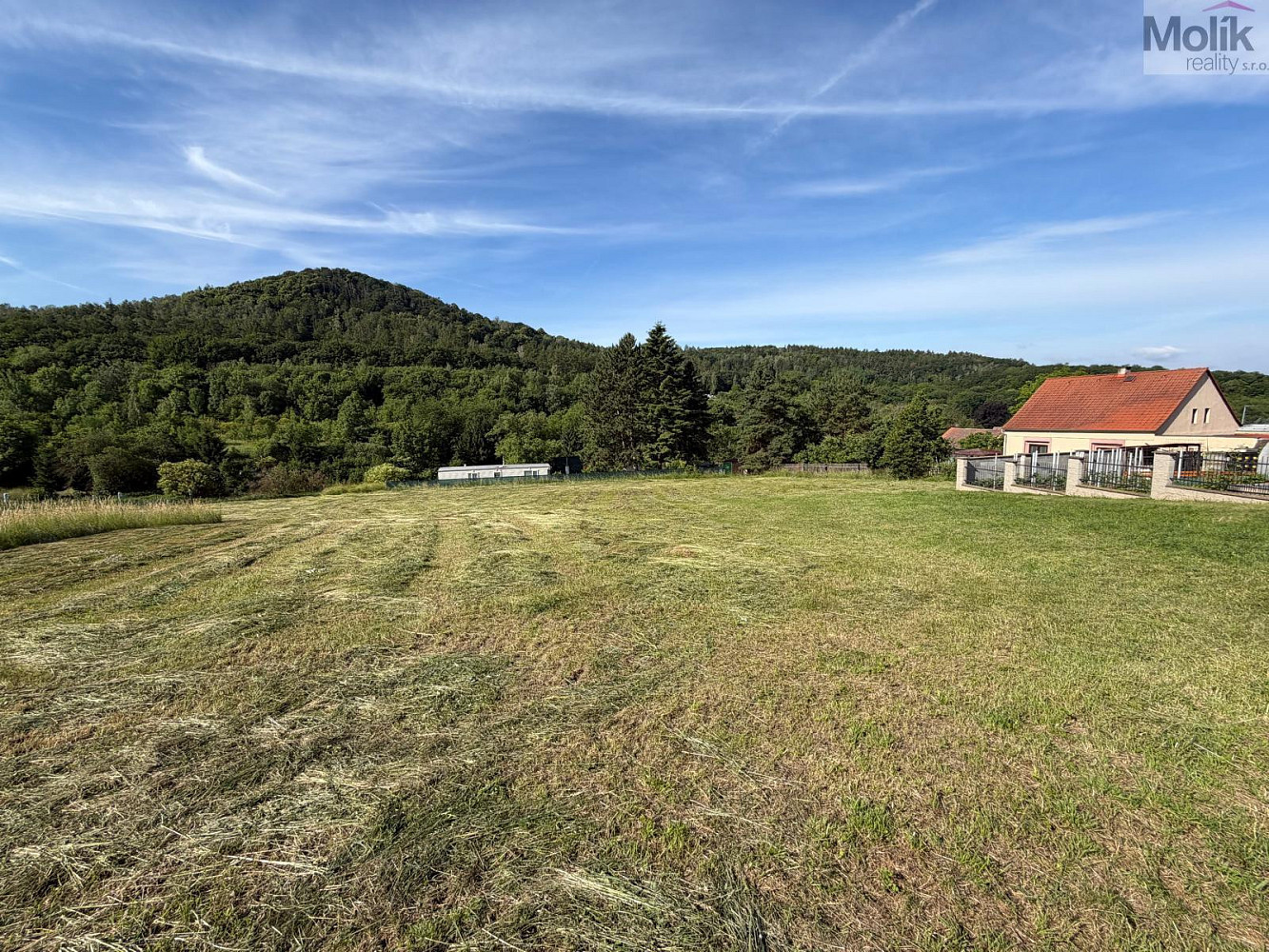 Prodej stavebního pozemku 1 489 m² – další