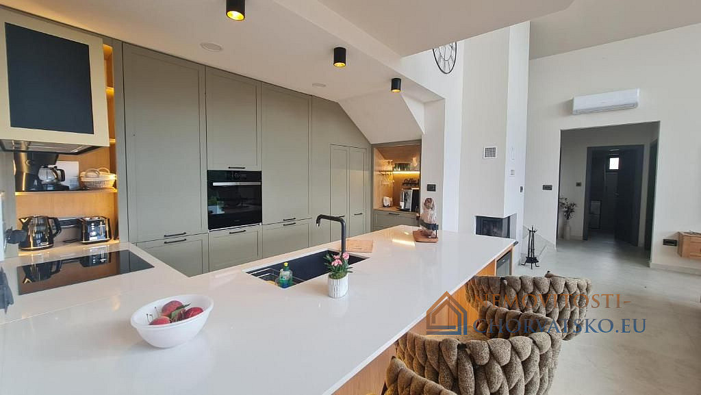 Prodej domu 230 m² s pozemkem 1 400 m² - Widok 5