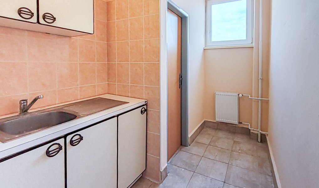 Pronájem kanceláře 102 m², Kolín – náhled fotky 12