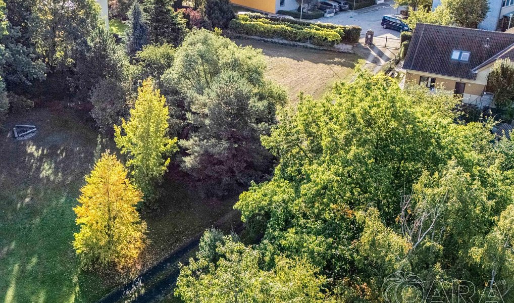 Prodej stavebního pozemku 2 115 m², Husinec – náhled fotky 17