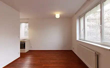 Pronájem bytu 1+kk 29 m², K Haltýři, Praha 8 - Troja