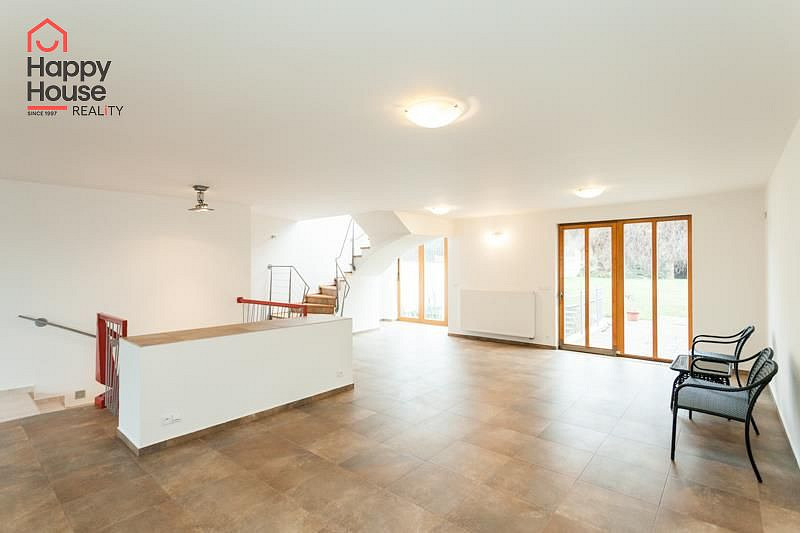Pronájem domu 290 m² s pozemkem 550 m² – fotografie 3