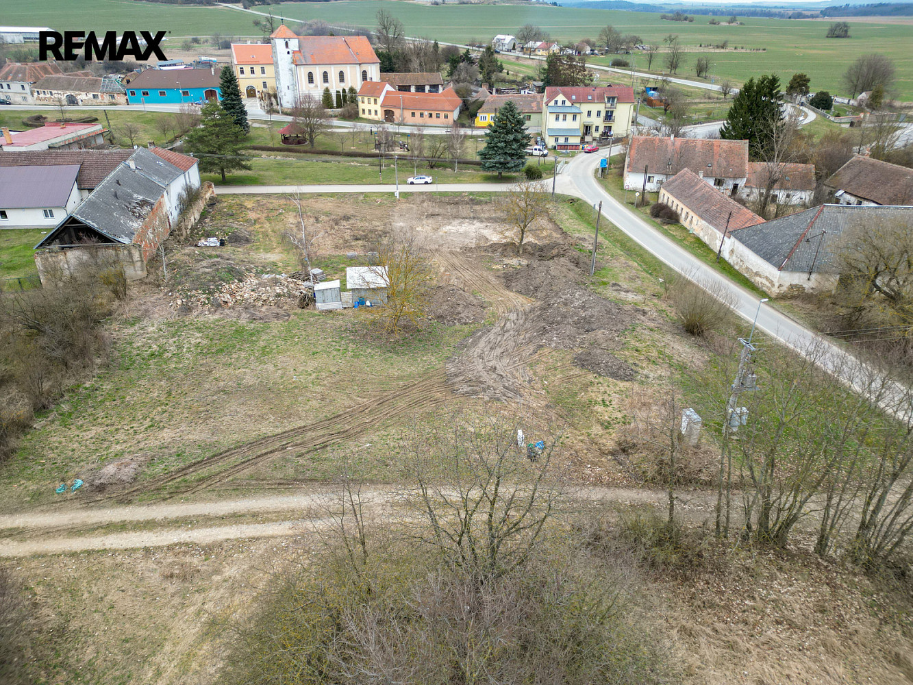 Prodej stavebního pozemku 1 114 m² – pohled 3