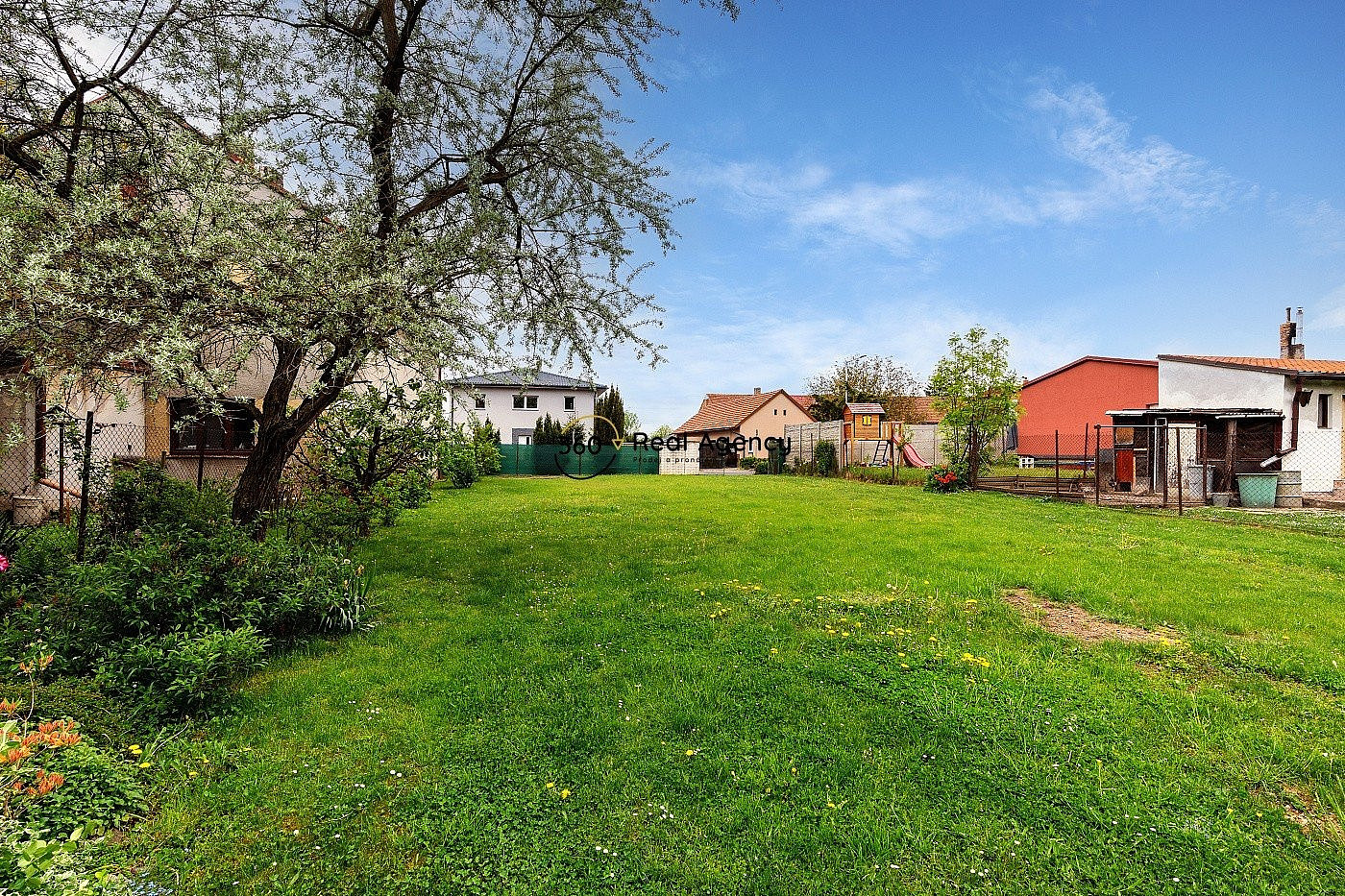 Prodej stavebního pozemku 1 418 m² – fotografie 3