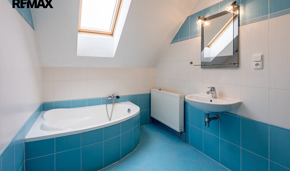 Prodej domu 205 m² s pozemkem 946 m², Jenišov – náhled fotky 21