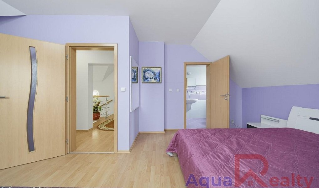 Prodej domu 206 m² s pozemkem 907 m², Nová Role – náhled fotky 12