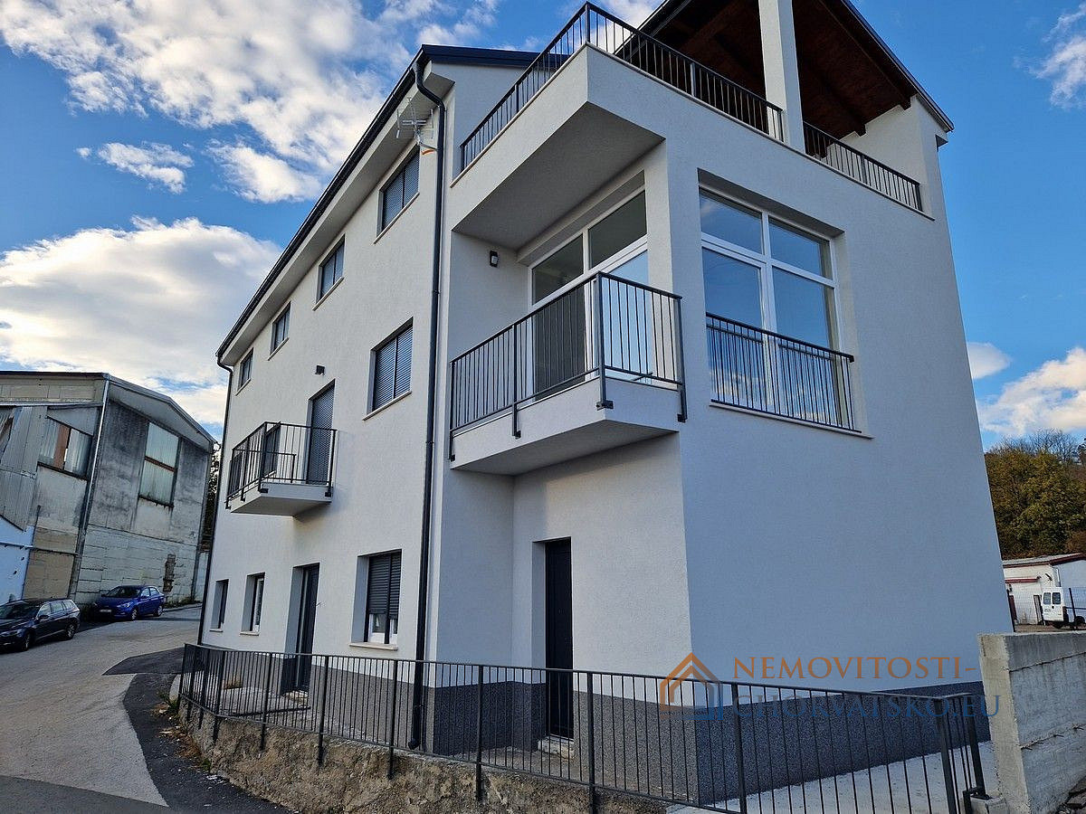 Pronájem domu 390 m² s pozemkem 784 m² - Ansicht 2