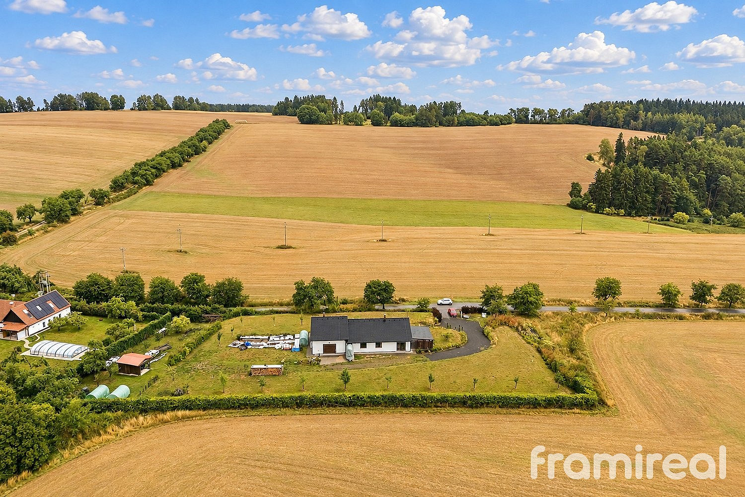 Prodej stavebního pozemku 1 950 m² – fotografie 2
