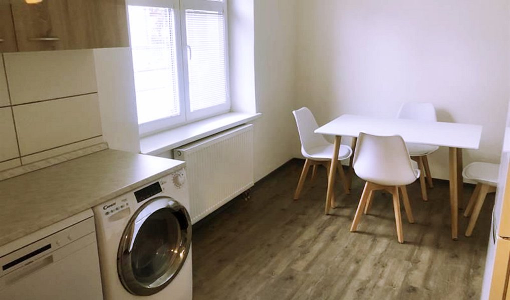 Pronájem bytu 1+1 40 m², Praha – fotka 1 z 8