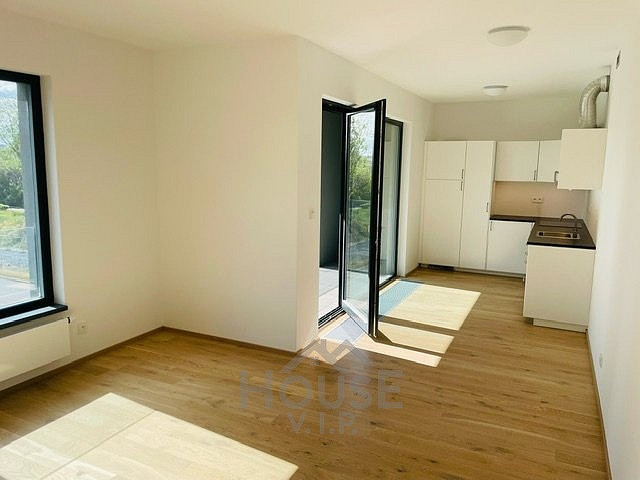 Pronájem bytu 2+kk 59 m² – fotografie 3