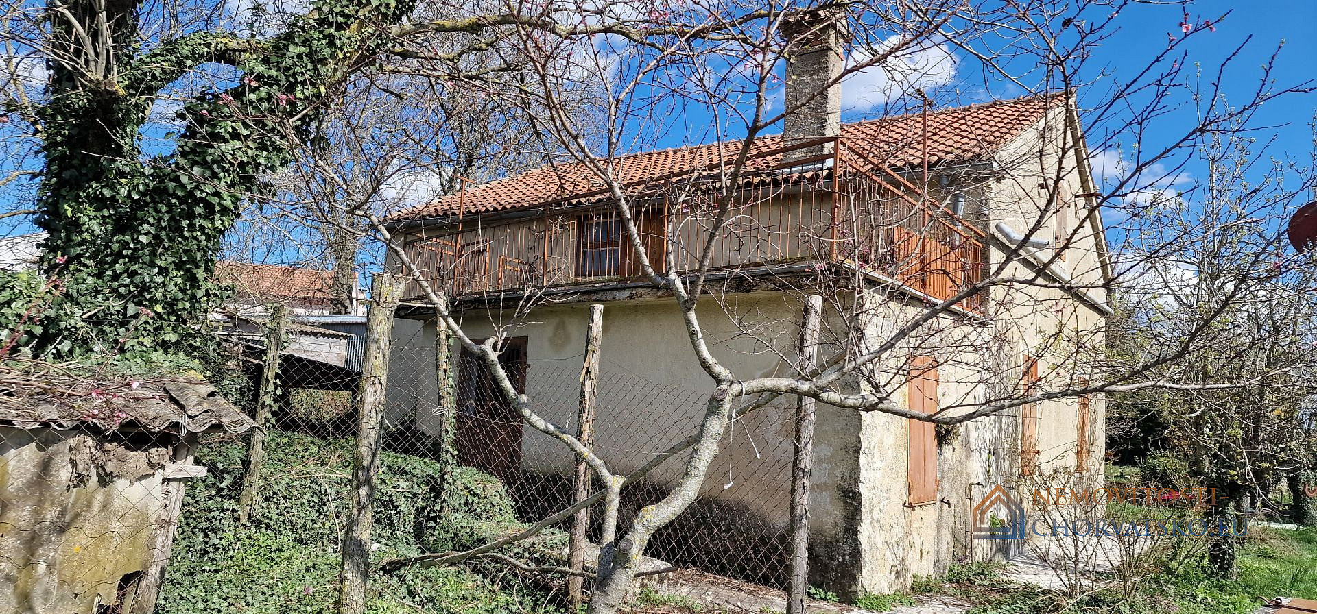 Prodej domu 190 m² s pozemkem 409 m² - Widok 2