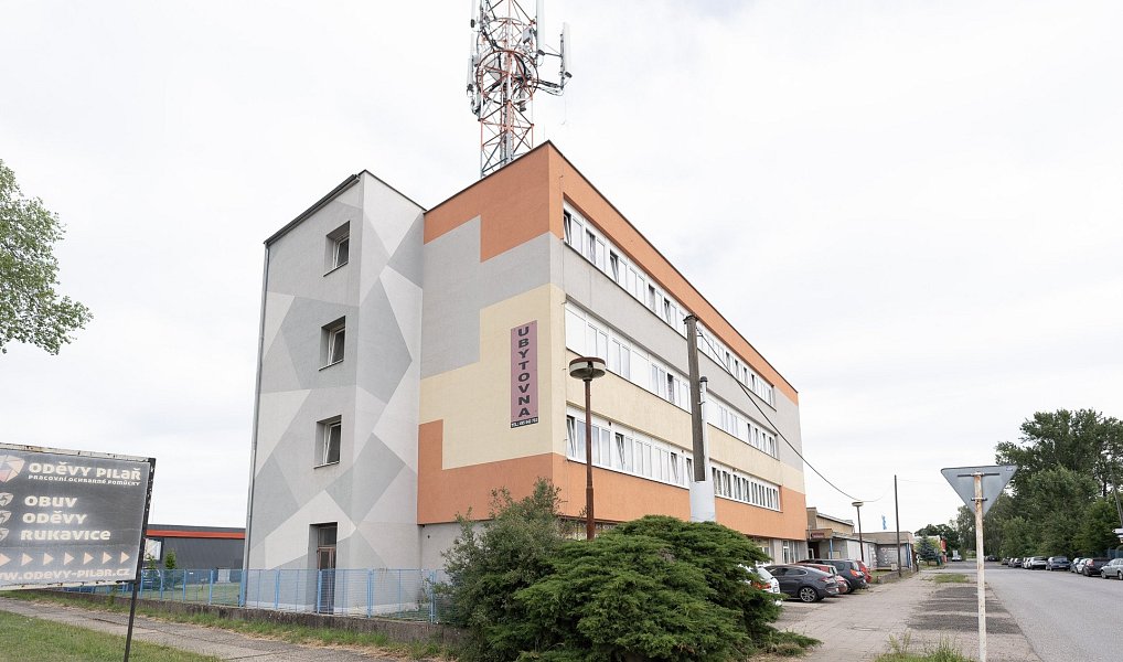Prodej ubytovacího objektu 1 660 m², Hradec Králové – náhled fotky 48