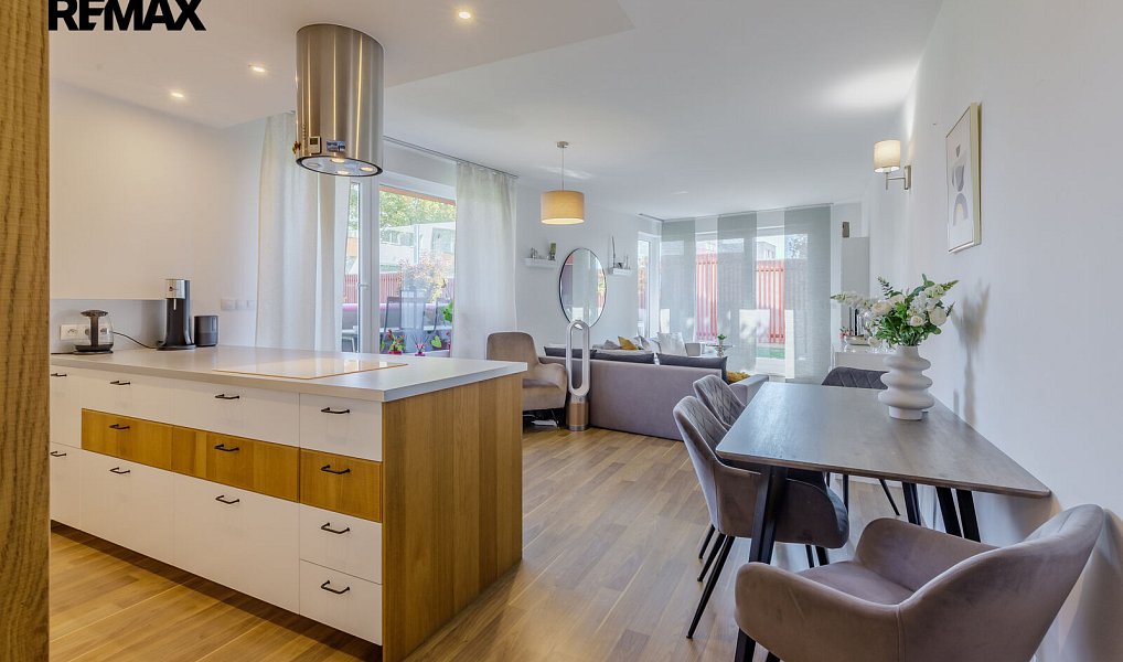 Pronájem bytu 3+kk 101 m², Praha – náhled fotky 2
