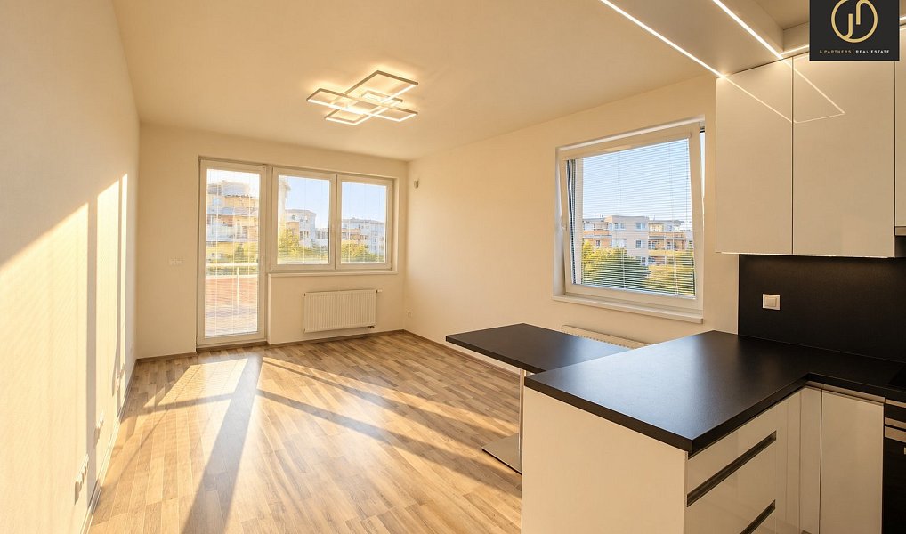 Pronájem bytu 3+kk 71 m², Praha – fotka 1 z 25