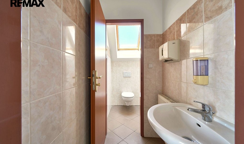 Prodej kanceláře 288 m², Hradec Králové – náhled fotky 11