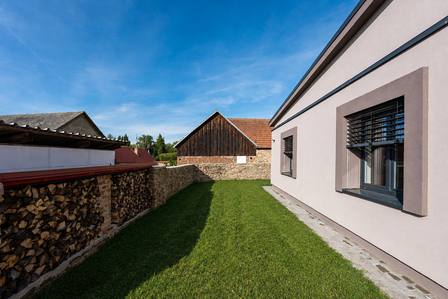 Prodej domu 180 m² s pozemkem 621 m² – fotografie 2