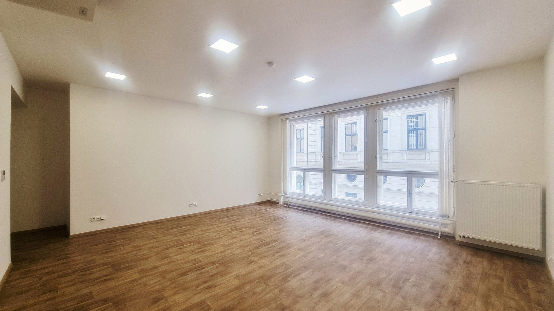 Pronájem kanceláře 51 m² — photo 3