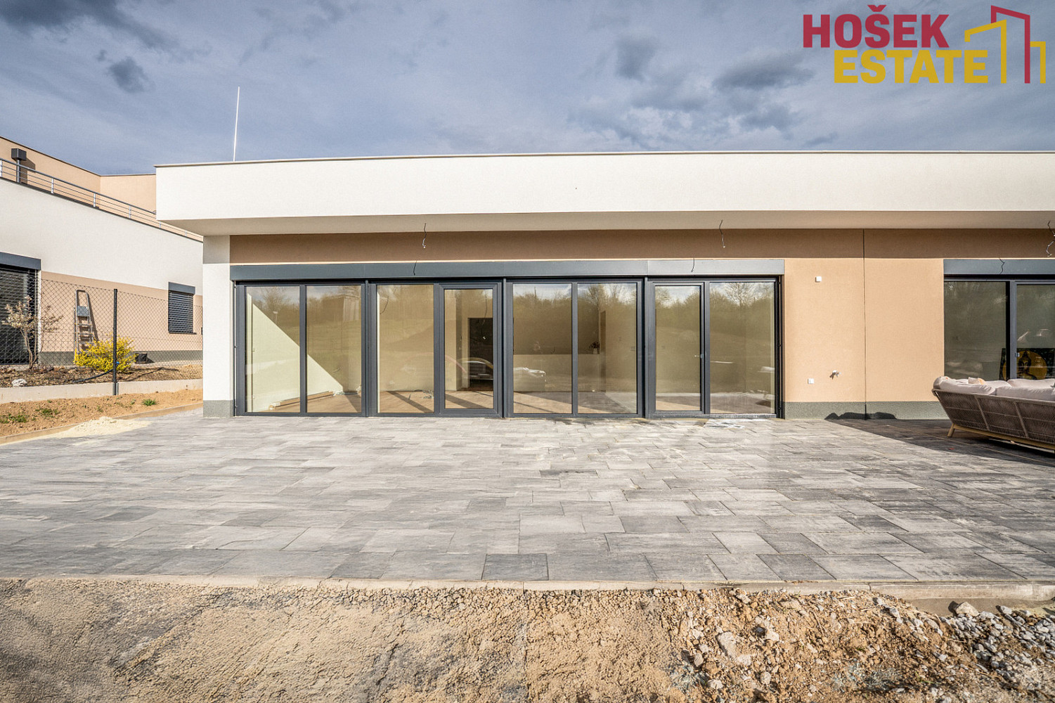 Prodej domu 197 m² s pozemkem 737 m² – fotografie 2