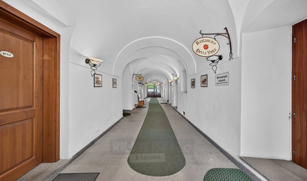 Prodej ubytovacího objektu 1 750 m², Rožmberk nad Vltavou – náhled fotky 8