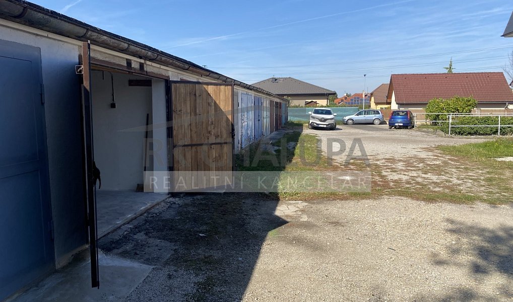 Prodej zděné garáže v OV, okraj obce Litvínovice, MHD, výměra 17 m2, betonový strop a podlaha, Litvínovice – náhled fotky 7