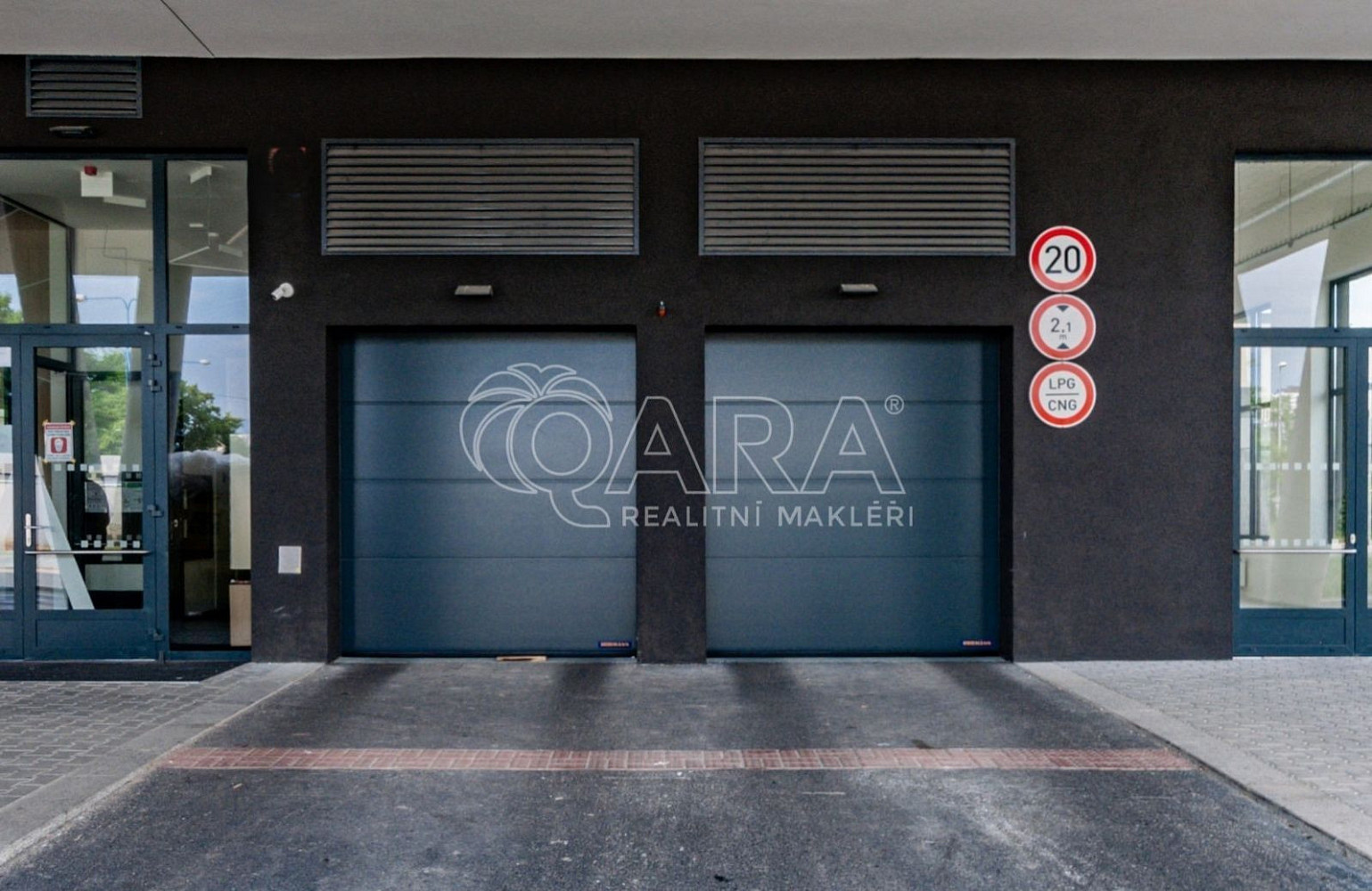 Pronájem garážového stání, zvěřinova, praha 10 — photo 3