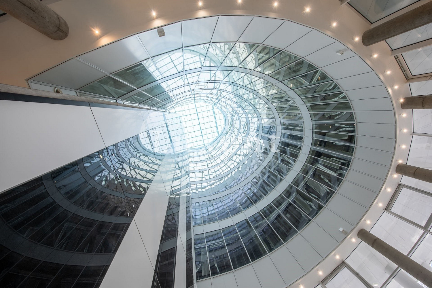 Pronájem kanceláře 400 m² – fotografie 3