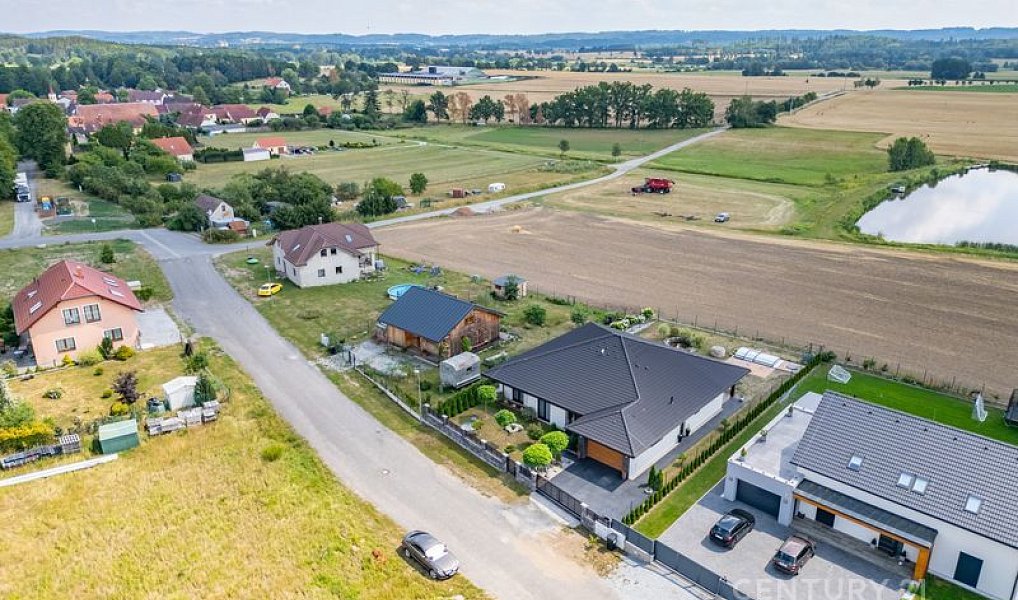 Prodej domu 260 m² s pozemkem 906 m², Hajany – náhled fotky 32