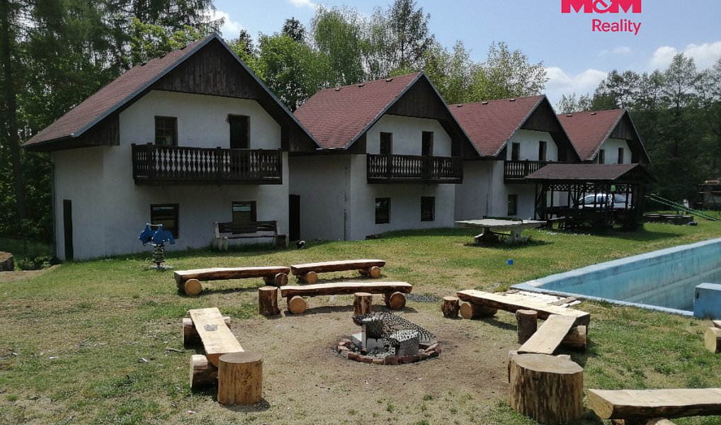 Prodej ubytovacího objektu 850 m², Třebívlice – náhled fotky 2