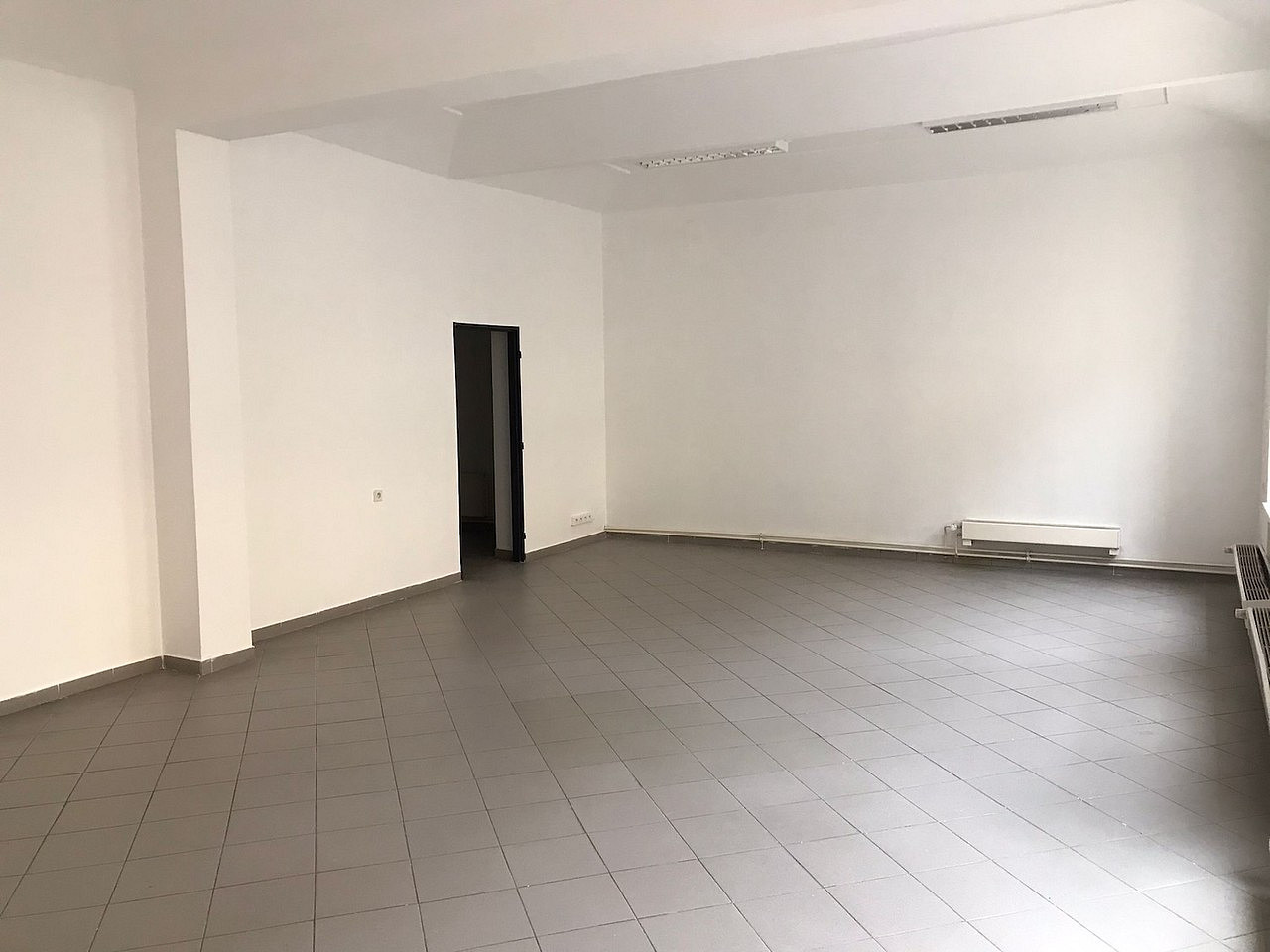 Pronájem obchodních prostor 77 m² – fotografie 2