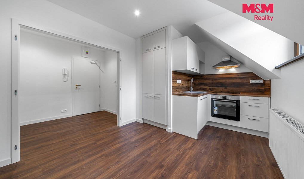 Prodej domu 486 m² s pozemkem 1 076 m², Dalovice – náhled fotky 12